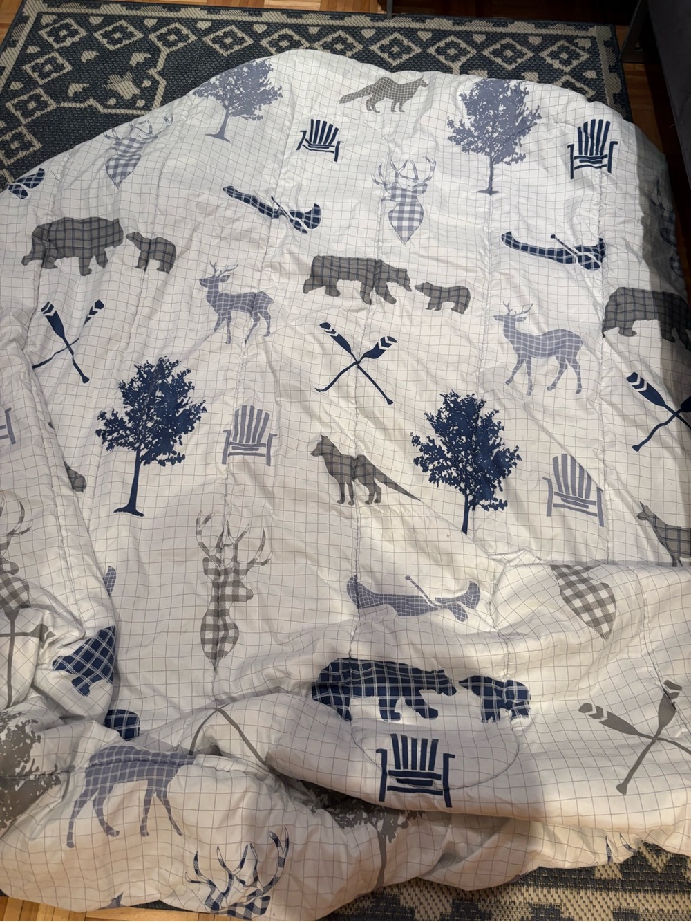 Wildlife Pattern Reversible Comforter - Navy & Gray on White
